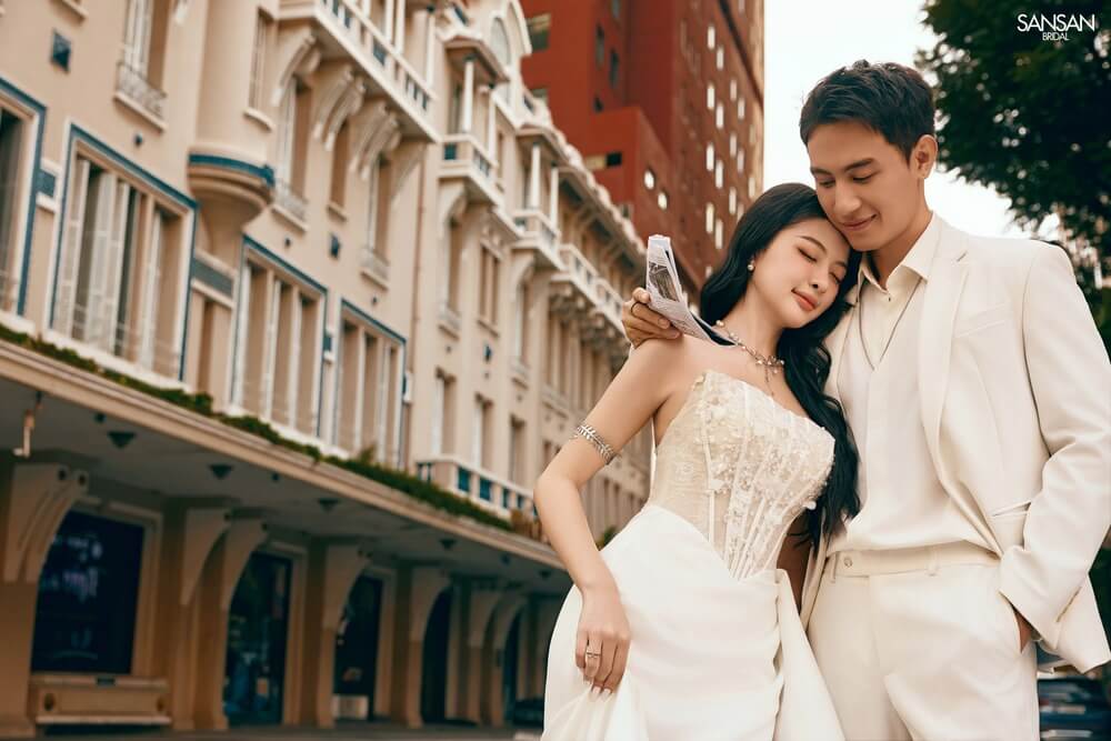 Việc lựa chọn album ảnh cưới sau khi chụp là điều cần thiết và quan trọng